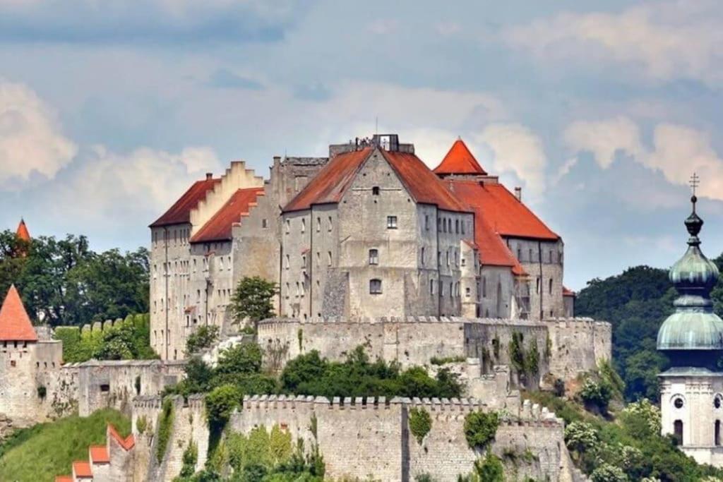 Viel Platz In Burghausen Fuer Freunde Und Familie Daire Dış mekan fotoğraf